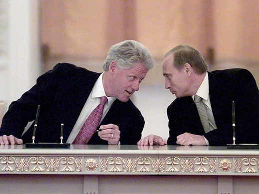 Clinton-and-Putin-sign-a-memorandum
