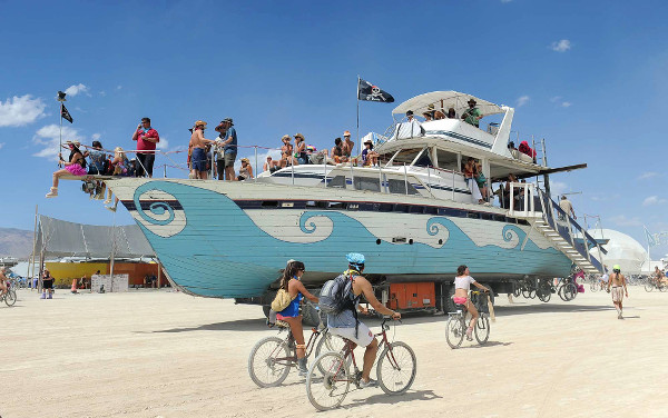 burningman_boat
