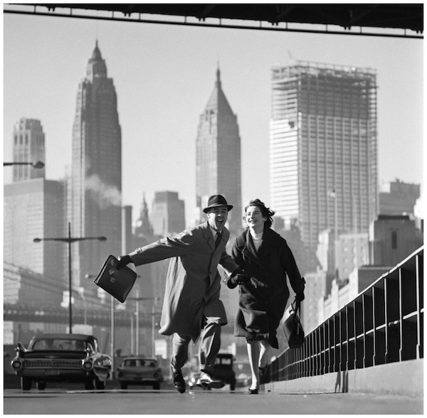 photo-norman-parkinson-new-york-new-york-pippa-diggle-and-robin-miller-parkinsons-neighbours-in-new-york-east-river-drive-new-york1960