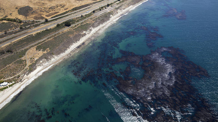 la-me-santa-barbara-county-beach-oil spill